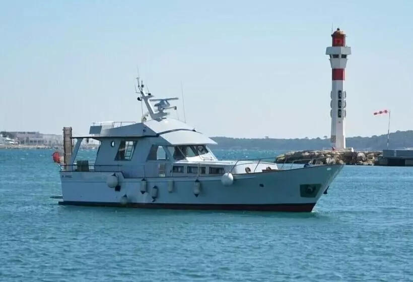 Hotelli Yacht Germinal Honfleur