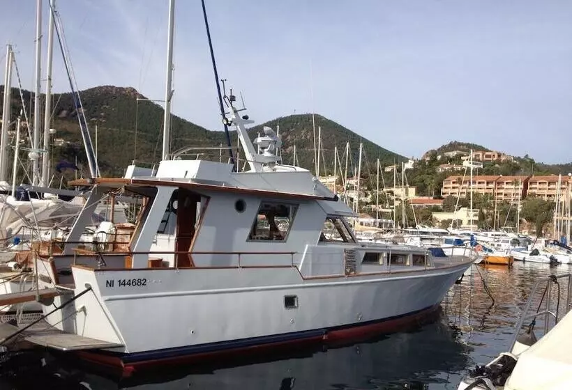 Hotelli Yacht Germinal Honfleur