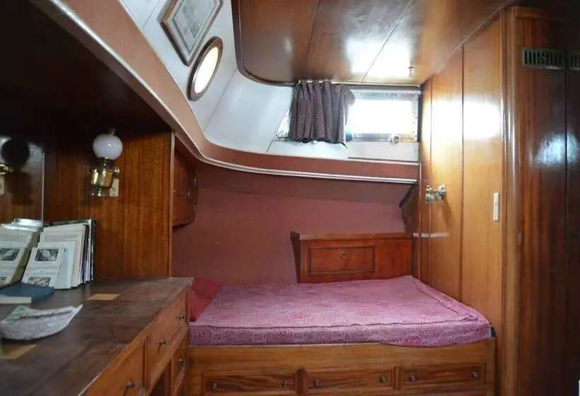 Hotelli Yacht Germinal Honfleur