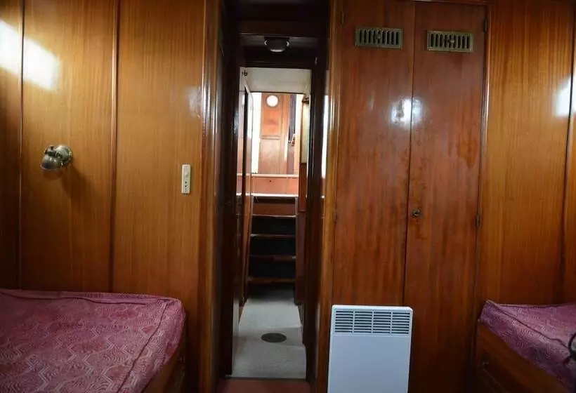 Hotelli Yacht Germinal Honfleur