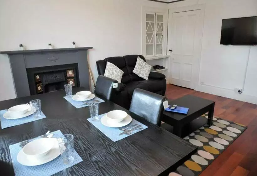 4 Bed Apartment, Paisley   Near Gla Airport