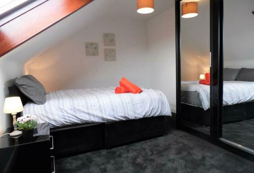 4 Bed Apartment, Paisley   Near Gla Airport