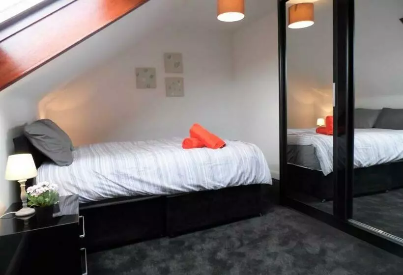 4 Bed Apartment, Paisley   Near Gla Airport