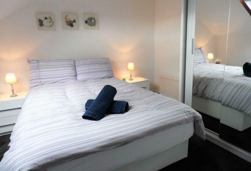 4 Bed Apartment, Paisley   Near Gla Airport