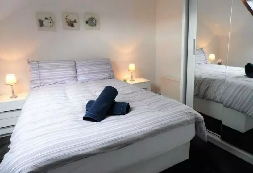 4 Bed Apartment, Paisley   Near Gla Airport