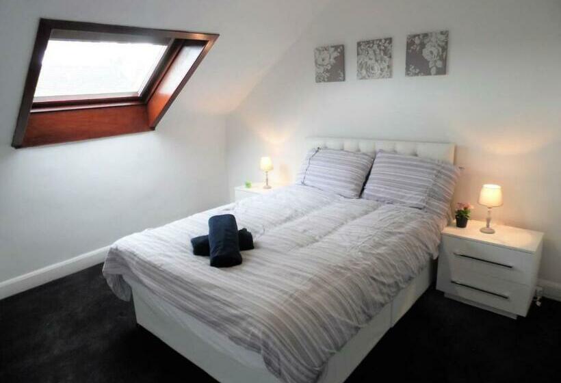 4 Bed Apartment, Paisley   Near Gla Airport