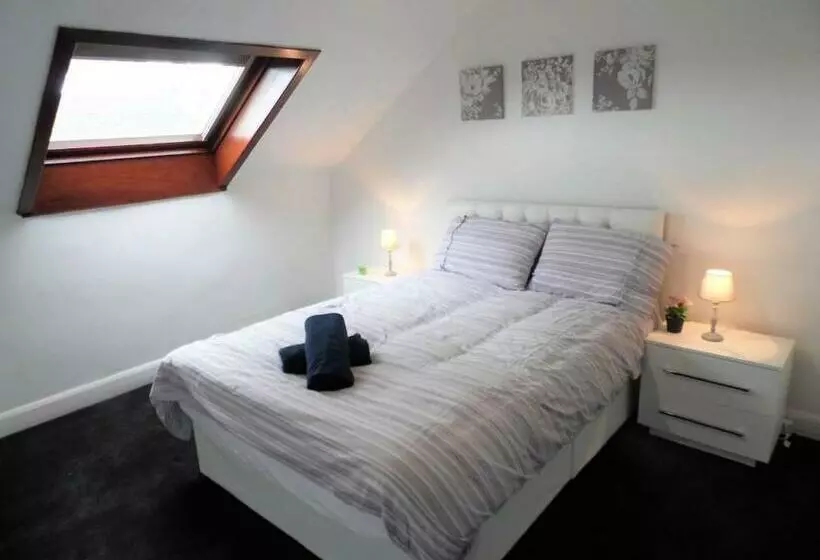 4 Bed Apartment, Paisley   Near Gla Airport