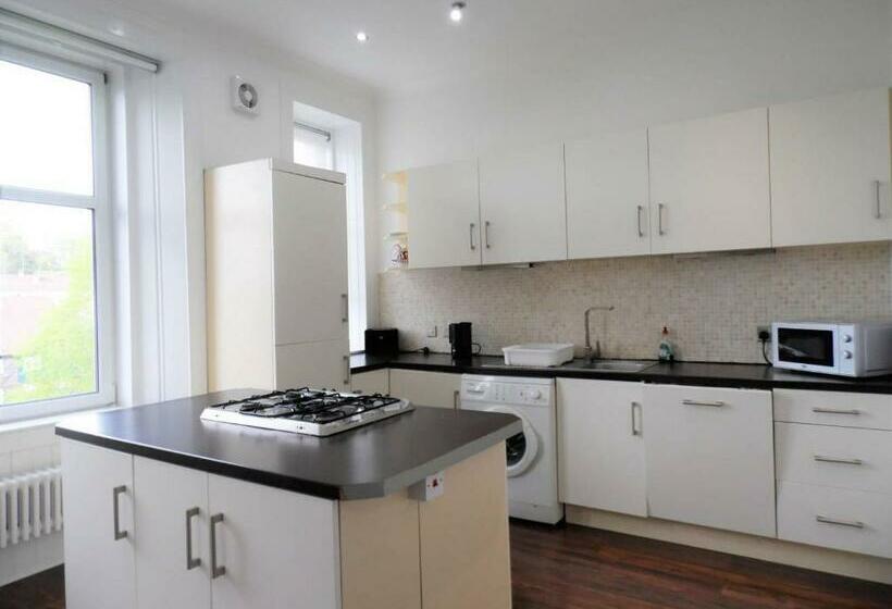 4 Bed Apartment, Paisley   Near Gla Airport