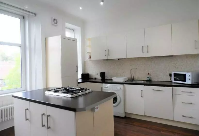 4 Bed Apartment, Paisley   Near Gla Airport