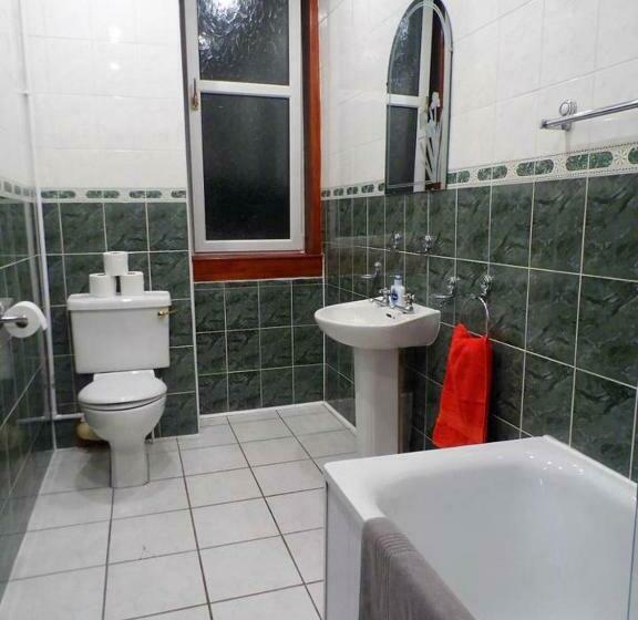 4 Bed Apartment, Paisley   Near Gla Airport