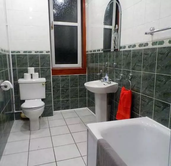 4 Bed Apartment, Paisley   Near Gla Airport