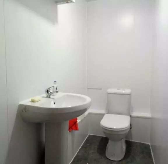 4 Bed Apartment, Paisley   Near Gla Airport