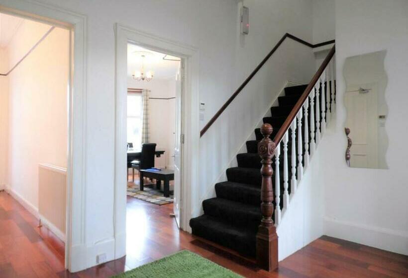 4 Bed Apartment, Paisley   Near Gla Airport