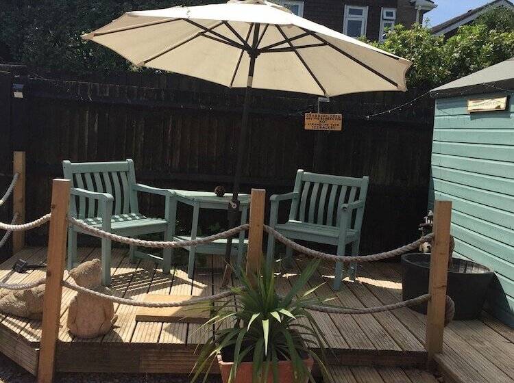 Nocleg ze śniadaniem Basingstoke En Suite Room In Garden Annex