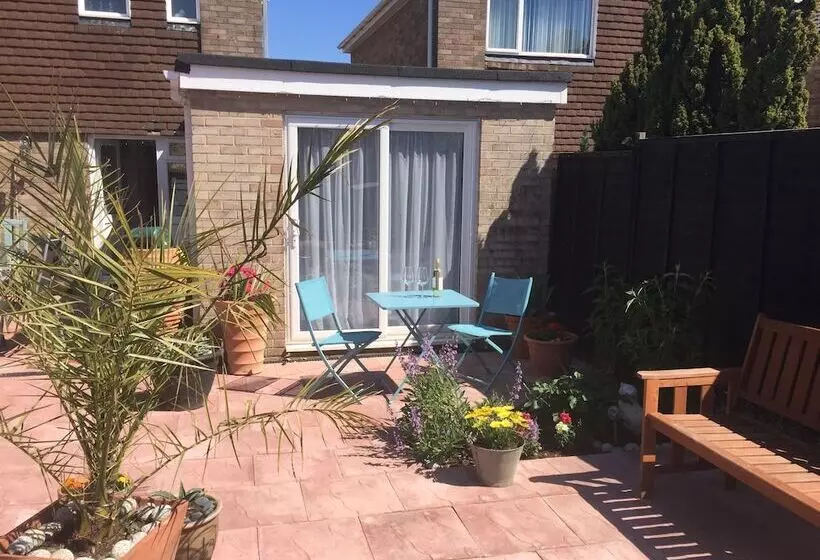 Aamiaismajoitus (B&B) Basingstoke En Suite Room In Garden Annex