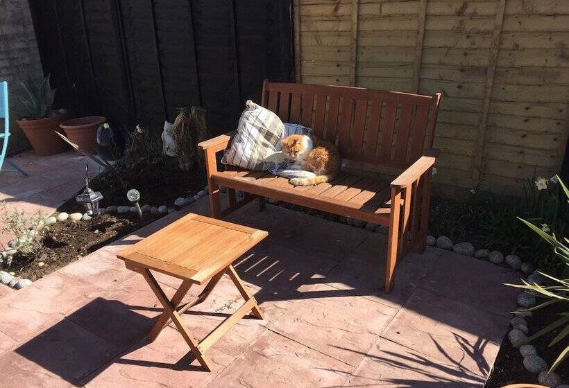 Nocleg ze śniadaniem Basingstoke En Suite Room In Garden Annex