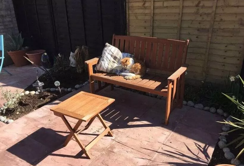 Aamiaismajoitus (B&B) Basingstoke En Suite Room In Garden Annex