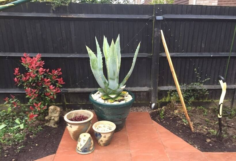 Nocleg ze śniadaniem Basingstoke En Suite Room In Garden Annex