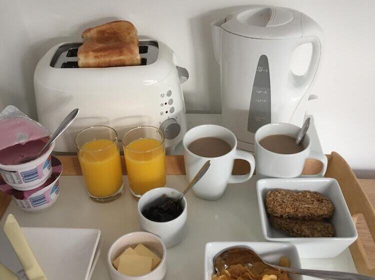 Nocleg ze śniadaniem Basingstoke En Suite Room In Garden Annex