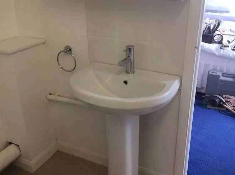 Aamiaismajoitus (B&B) Basingstoke En Suite Room In Garden Annex