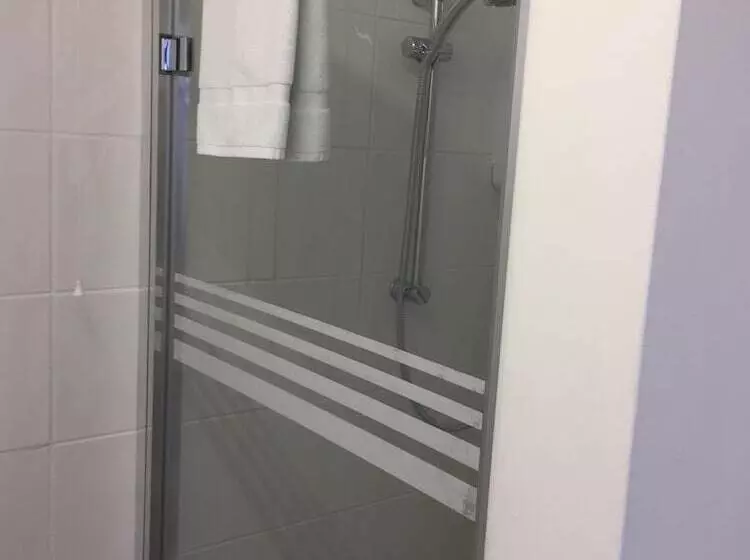 Aamiaismajoitus (B&B) Basingstoke En Suite Room In Garden Annex