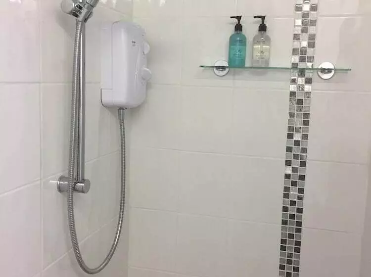Aamiaismajoitus (B&B) Basingstoke En Suite Room In Garden Annex