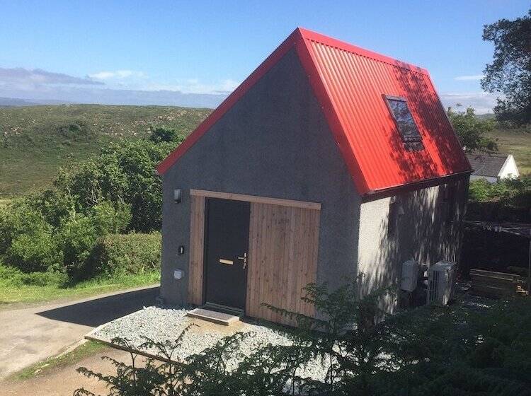 Immaculate 2 Bed House In Colbost