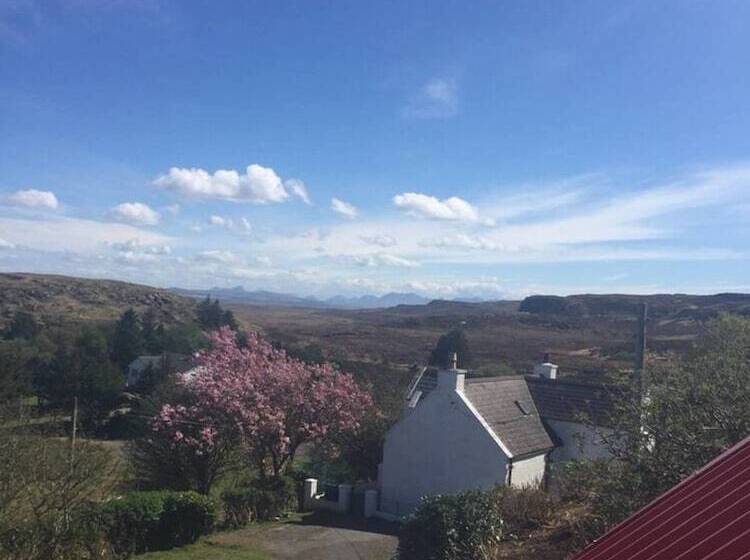 Immaculate 2 Bed House In Colbost