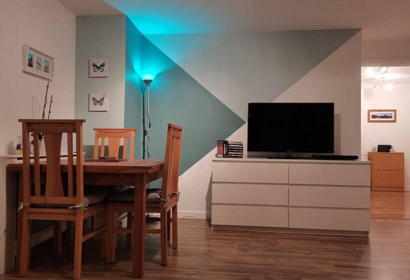 Cosy Apartment With Balcony