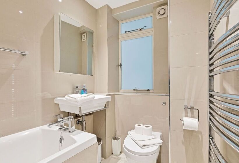 Deco Seafront | By My Getaways