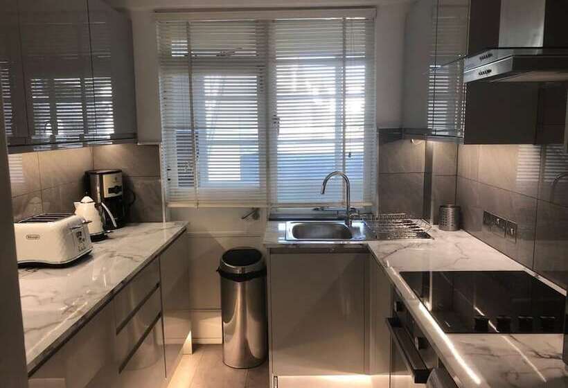 Deco Seafront | By My Getaways