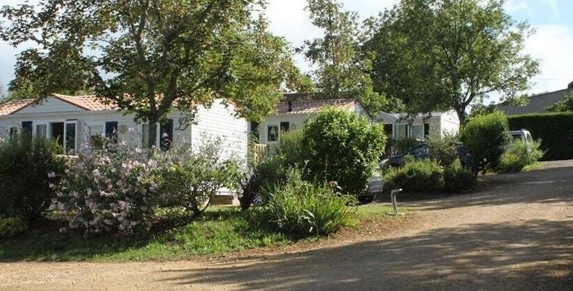 ホテル Camping Les Poutiroux   Tente Lodge