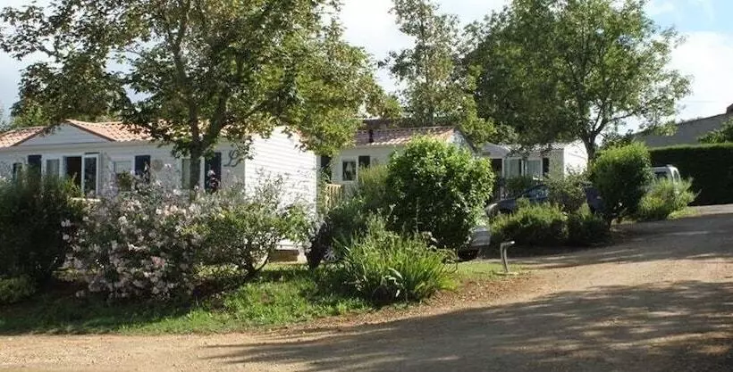 Hotelli Camping Les Poutiroux   Tente Lodge