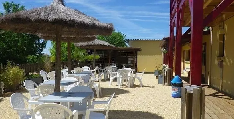 Hotelli Camping Les Poutiroux   Tente Lodge