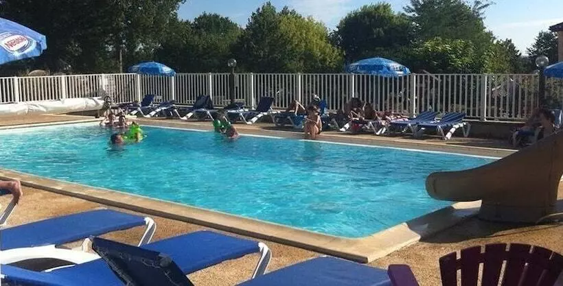 Hotelli Camping Les Poutiroux   Tente Lodge