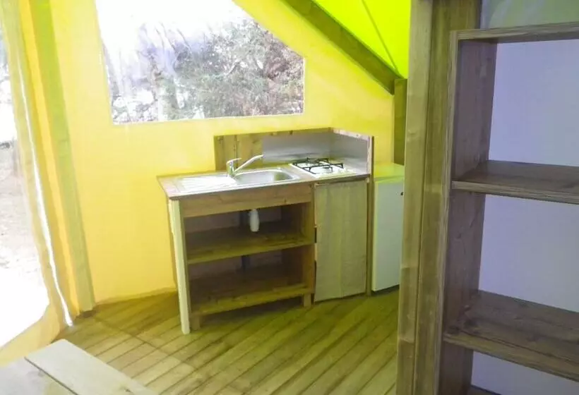 Hotelli Camping Les Poutiroux   Tente Lodge