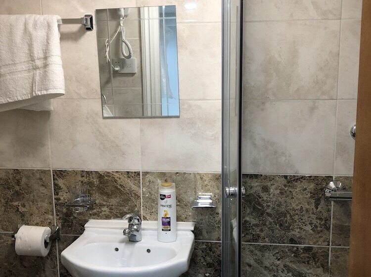 بنسيون Leman House