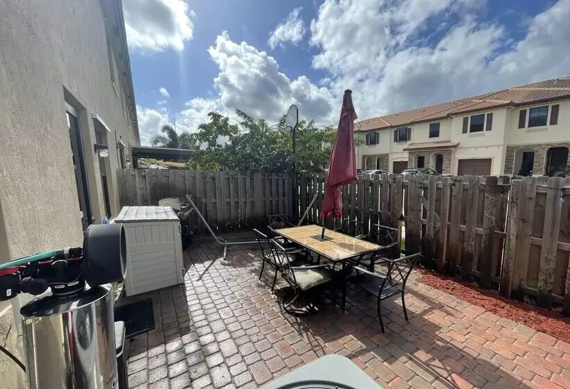 Rare Find! House Of Happiness By Mia Zoo & Fl Keys