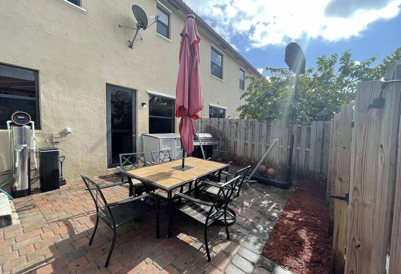 Rare Find! House Of Happiness By Mia Zoo & Fl Keys