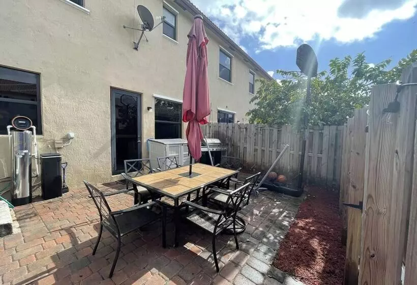 Rare Find! House Of Happiness By Mia Zoo & Fl Keys