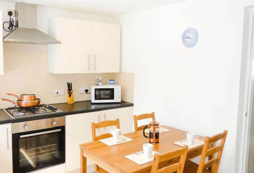 Wyndham House For 6 For Brecons And Bike Park Wales