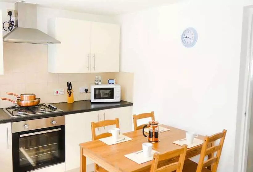 Wyndham House For 6 For Brecons And Bike Park Wales