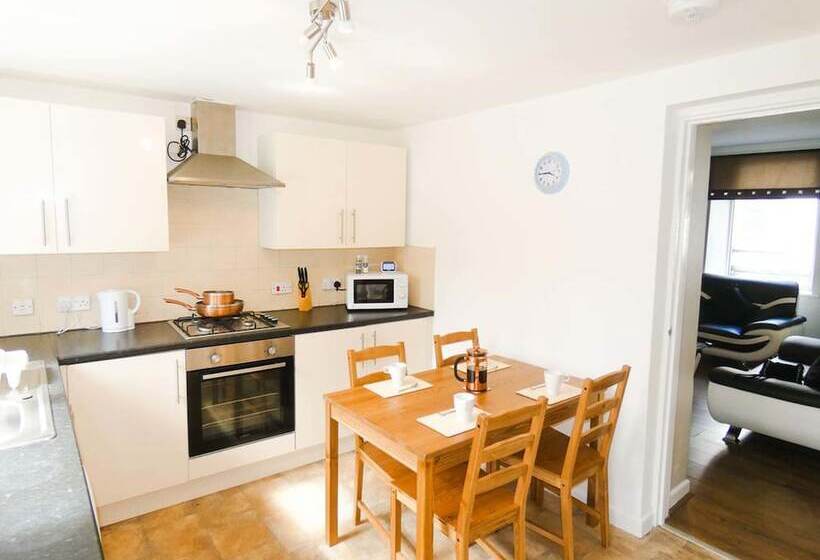 Wyndham House For 6 For Brecons And Bike Park Wales