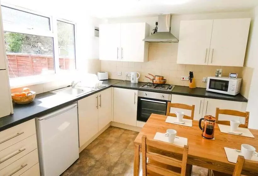 Wyndham House For 6 For Brecons And Bike Park Wales