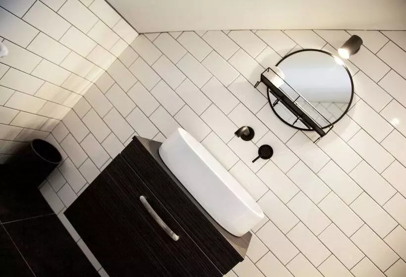 Barber Shop Flat