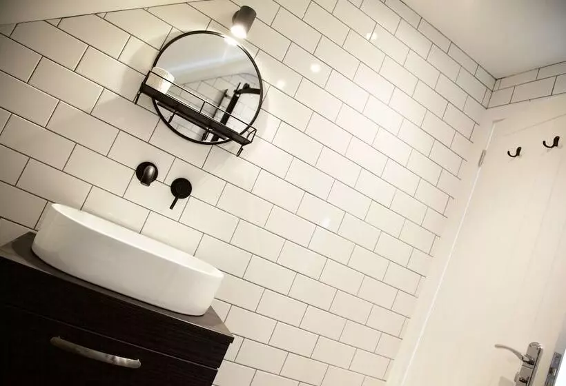Barber Shop Flat