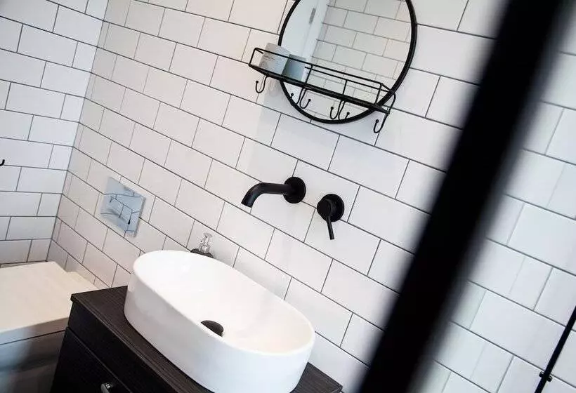 Barber Shop Flat
