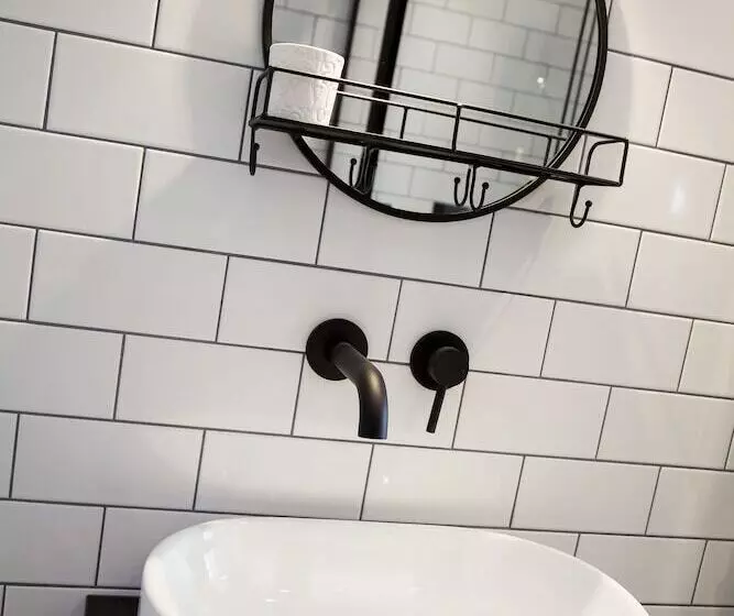 Barber Shop Flat
