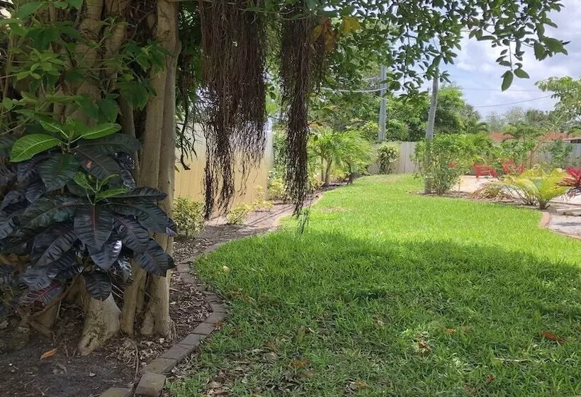 Hotelli Luxury Villa Oasis & Private Pool