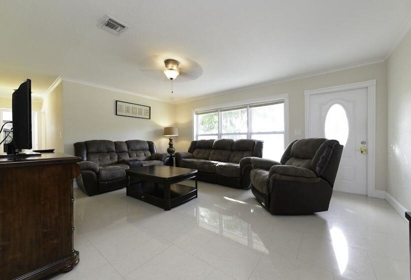 בית מלון כפרי Luxury Villa Oasis & Private Pool